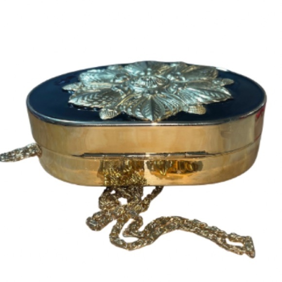 Chic Vintage Black and Gold Floral Clutch With Gold-Tone Chain Strap, 60’s - Picture 4 of 8